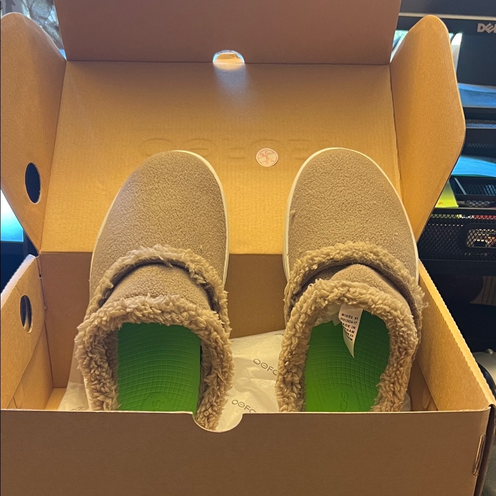 OOFOS Chocolate Fleece-Lined Mules